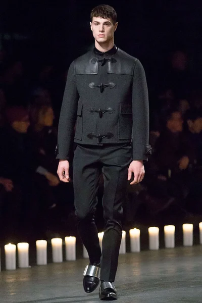 Look 15